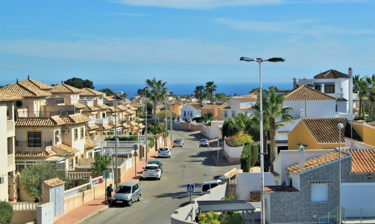 Herverkoop - Villa -
Orihuela Costa* - Villamartin*