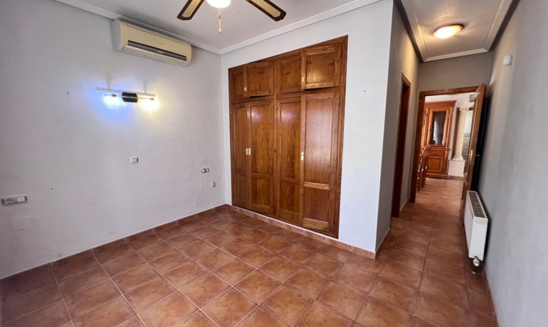 Sale - Villa -
Jacarilla