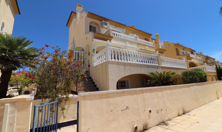 Sale - Villa -
Benimar