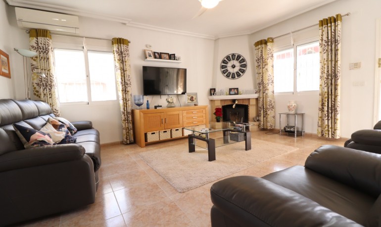 Sale - Villa -
Algorfa - Montemar