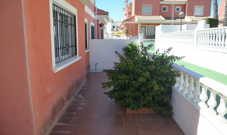 Sale - Villa -
Torrevieja - Los Balcones