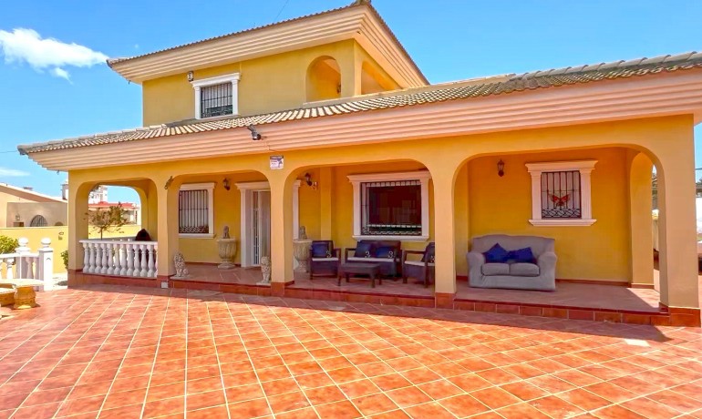 Sale - Villa -
Torrevieja - Los Balcones - Los Altos del Edén