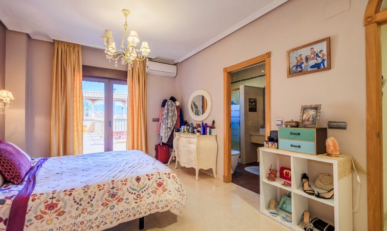 Sale - Villa -
Alicante* - San Isidro*