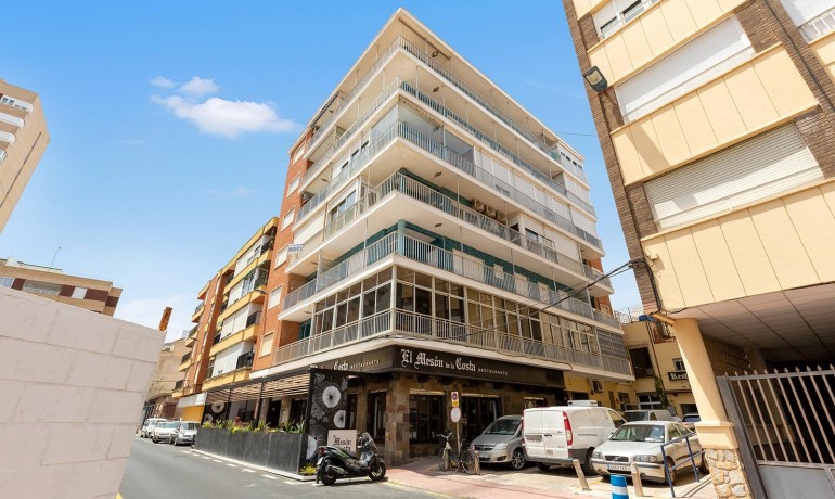 Sale - Apartment / Flat -
Torrevieja - Paseo maritimo