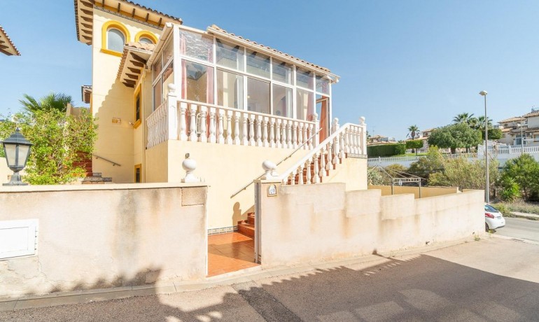 Revente - Villa -
Orihuela Costa - La Zenia