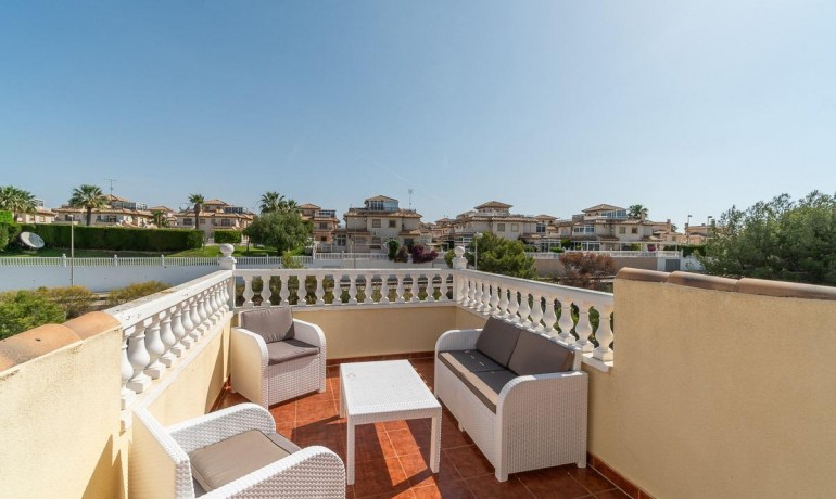 Sale - Villa -
Orihuela Costa - La Zenia