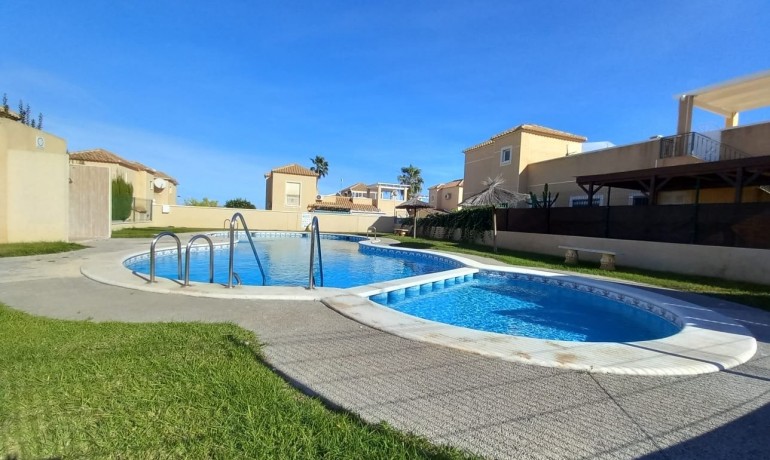 Sale - Townhouse -
Torrevieja