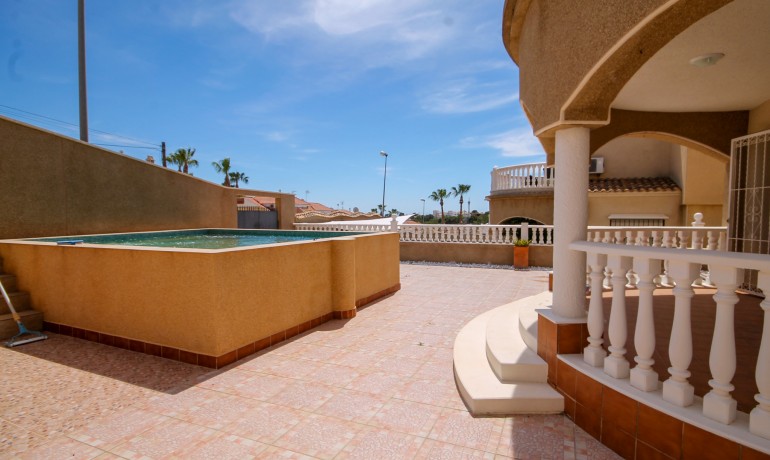 Sale - Villa -
Orihuela Costa* - Villamartin*