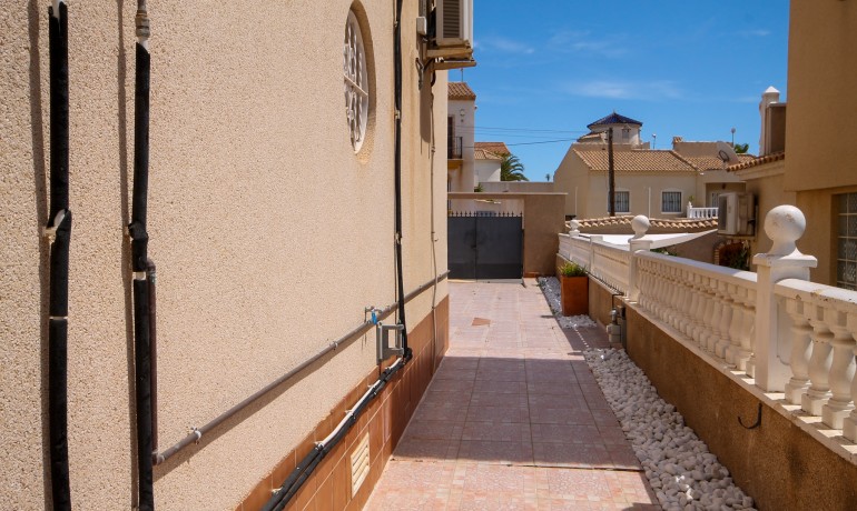 Sale - Villa -
Orihuela Costa* - Villamartin*