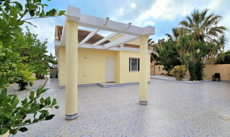 Revente - Villa -
Torrevieja