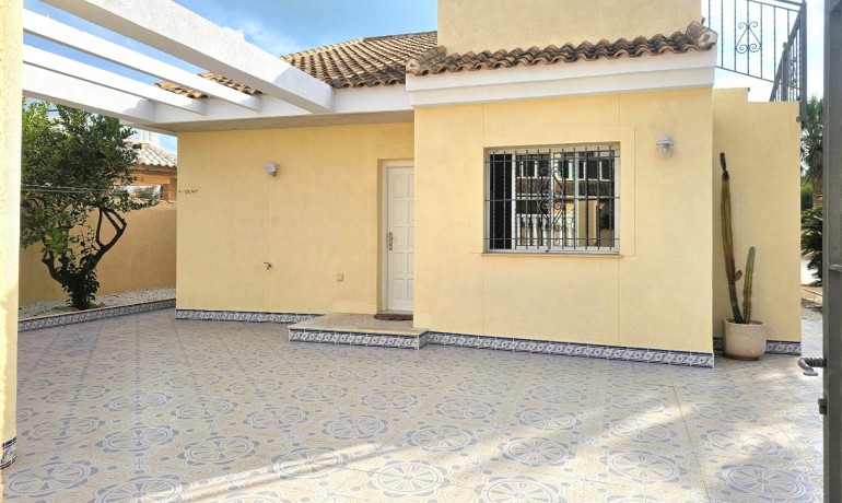 Venta - Villa -
