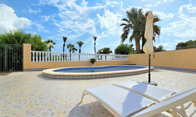 Sale - Villa -
Torrevieja