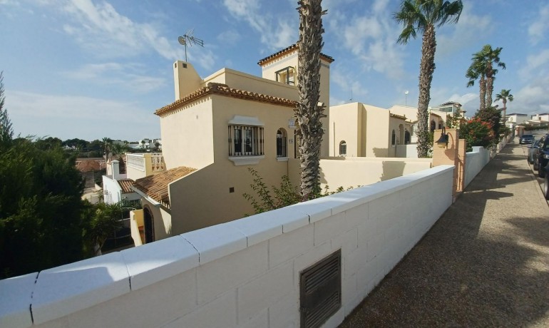 Sale - Detached -
Orihuela Costa - Lomas de Cabo Roig