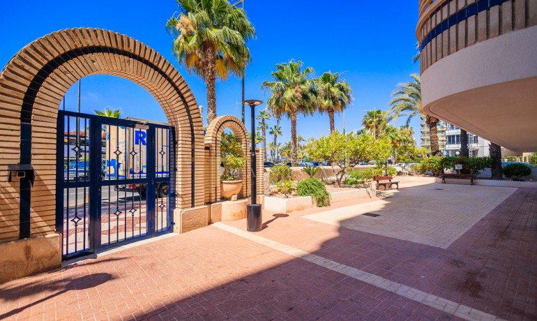 Sale - Apartment / Flat -
Alicante* - Santa Pola*