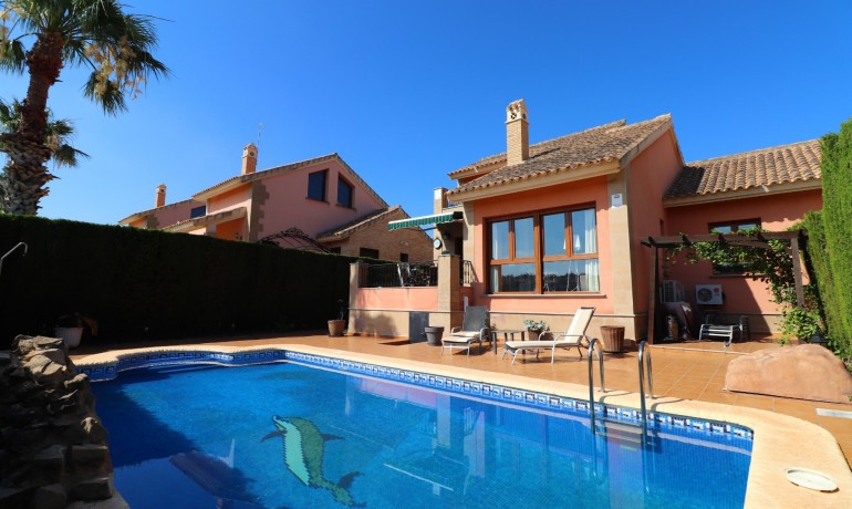 Sale - Villa -
Algorfa - La Finca Golf Resort