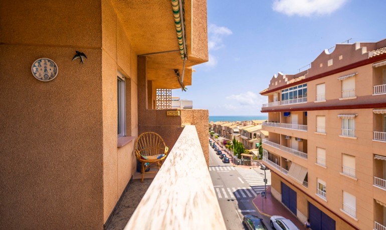 Sale - Apartment / Flat -
Guardamar Playa