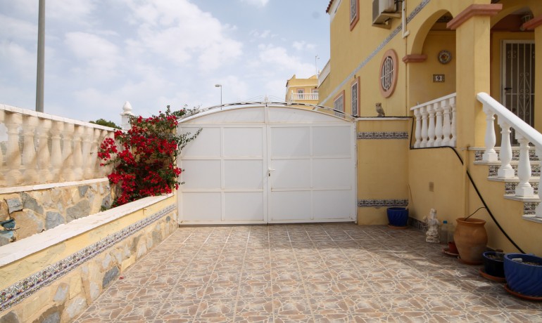 Sale - Villa -
Orihuela Costa