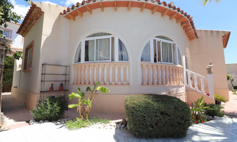 Venta - Villa -
