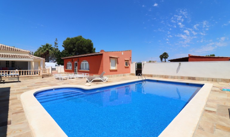 Sale - Finca / Country Property -
Almoradí - Heredades - Village