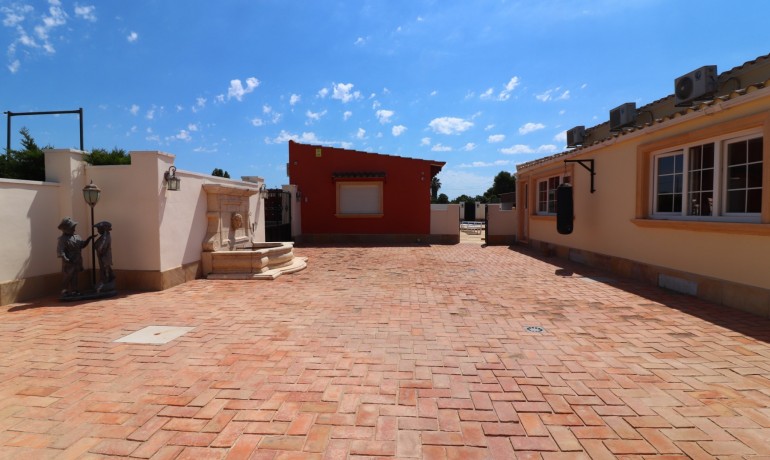 Sale - Finca / Country Property -
Almoradí - Heredades - Village