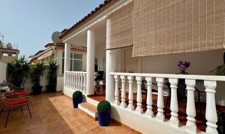 Sale - Villa -
San Miguel de Salinas - Blue Lagoon - El Galan