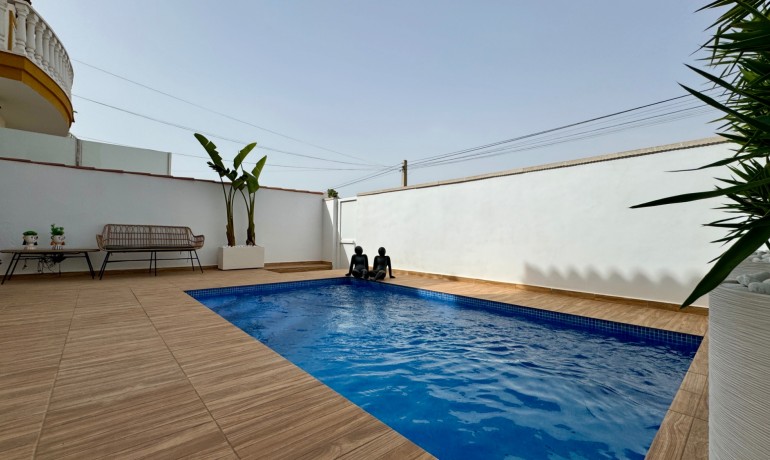 Herverkoop - Villa -
San Miguel de Salinas - Blue Lagoon - El Galan