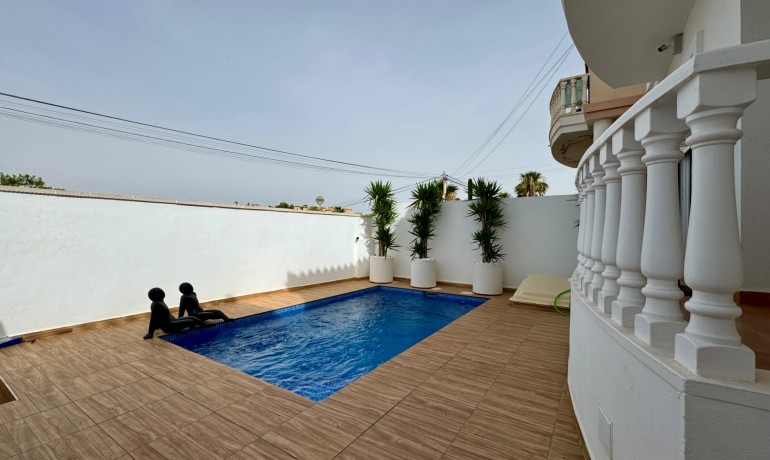 Sale - Villa -
San Miguel de Salinas - Blue Lagoon - El Galan