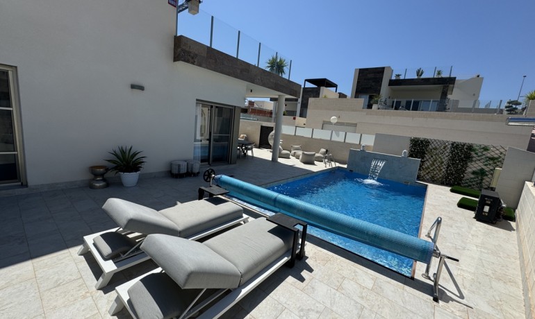 Sale - Villa -
Orihuela Costa* - Villamartin*