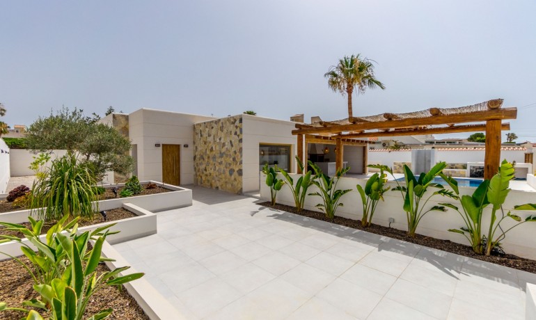 Sale - Villa -
Torrevieja - Torreta Florida