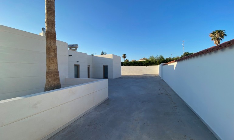 Sale - Villa -
Torrevieja - Torreta Florida