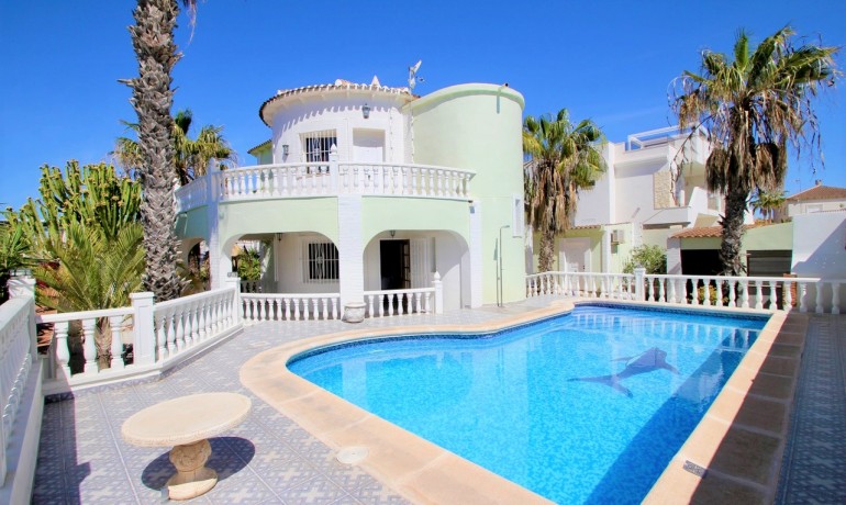 Herverkoop - Villa -
Orihuela Costa* - Villamartin*