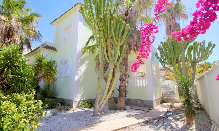 Sale - Villa -
Orihuela Costa* - Villamartin*