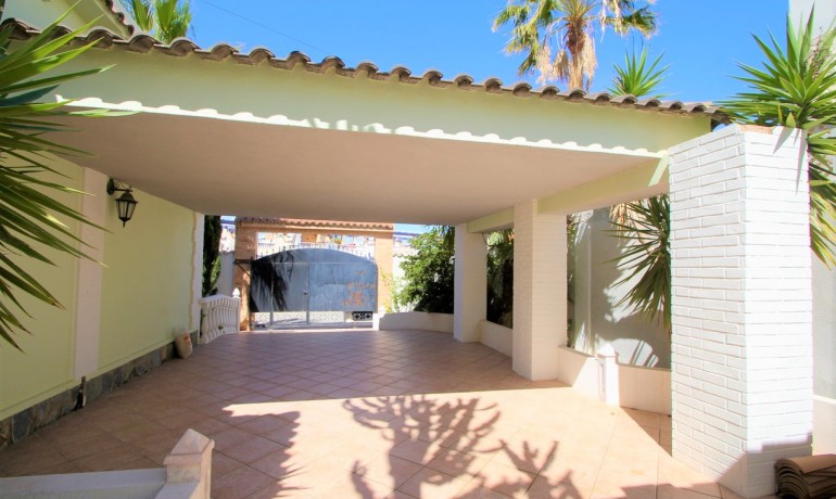 Herverkoop - Villa -
Orihuela Costa* - Villamartin*