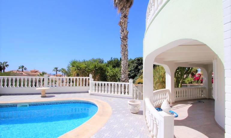 Herverkoop - Villa -
Orihuela Costa* - Villamartin*