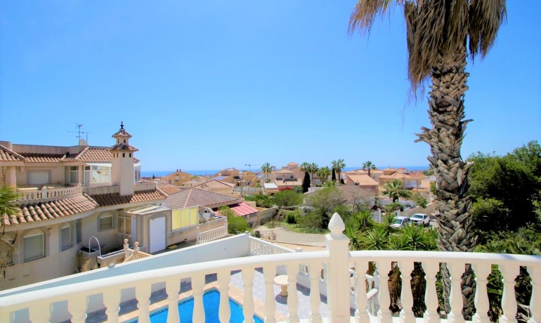 Herverkoop - Villa -
Orihuela Costa* - Villamartin*