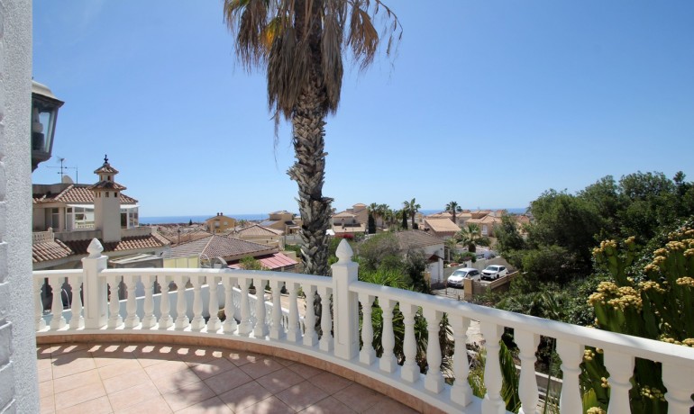 Herverkoop - Villa -
Orihuela Costa* - Villamartin*