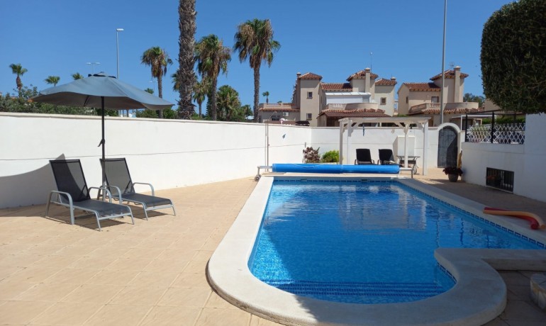 Sale - Villa -
Guardamar del Segura - El Raso