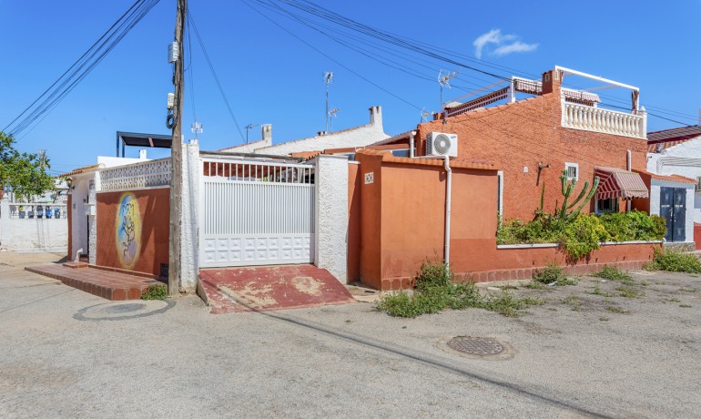 Sale - Apartment / Flat -
Torrevieja - Torretas