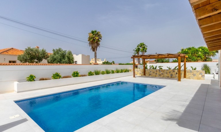 Sale - Villa -
Torrevieja - Torreta Florida