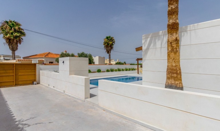 Sale - Villa -
Torrevieja - Torreta Florida