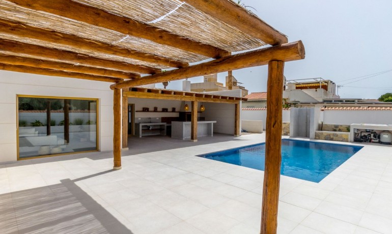 Sale - Villa -
Torrevieja - Torreta Florida