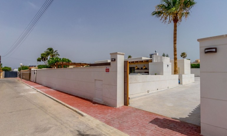 Herverkoop - Villa -
Torrevieja - Torreta Florida