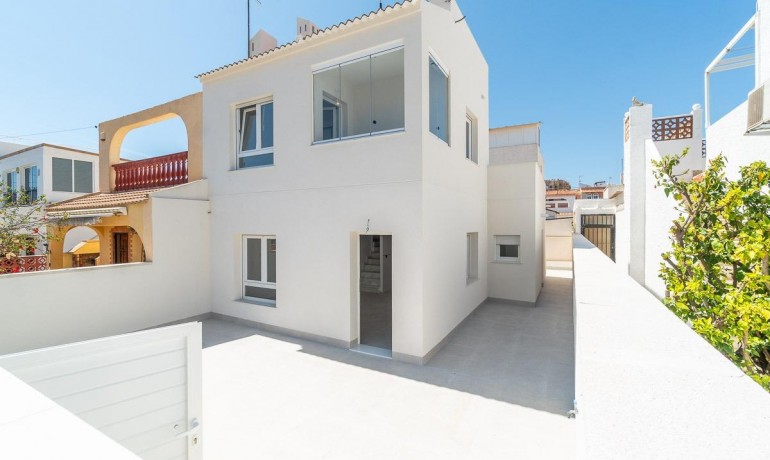 Sale - Villa -
Torrevieja - Los Frutales