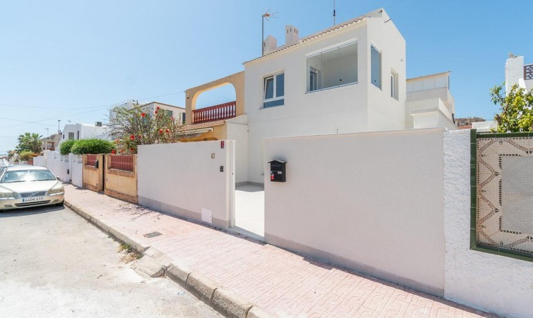 Sale - Villa -
Torrevieja - Los Frutales