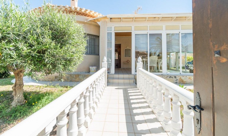 Herverkoop - Villa -
Orihuela Costa - Playa Flamenca