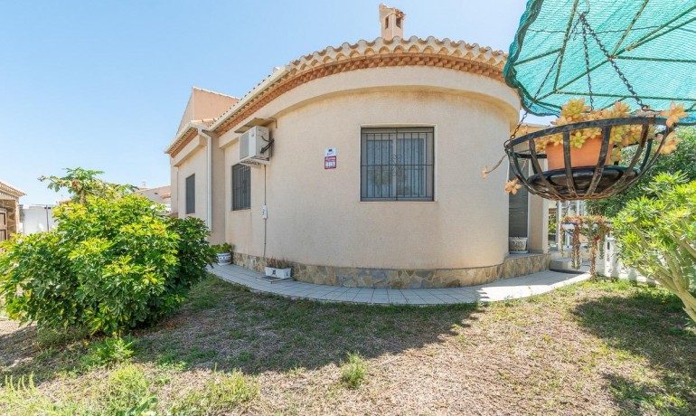 Sale - Villa -
Orihuela Costa - Playa Flamenca