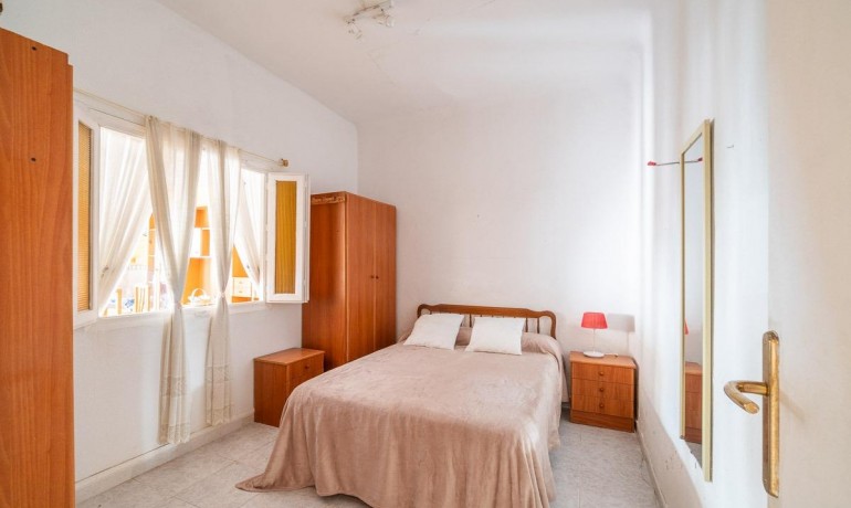 Sale - Villa -
Torrevieja - Playa de los Naufragos