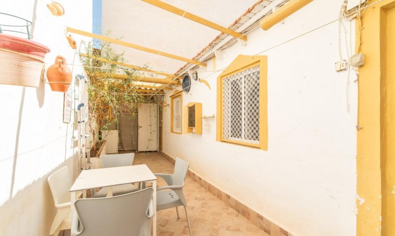 Sale - Villa -
Torrevieja - Playa de los Naufragos