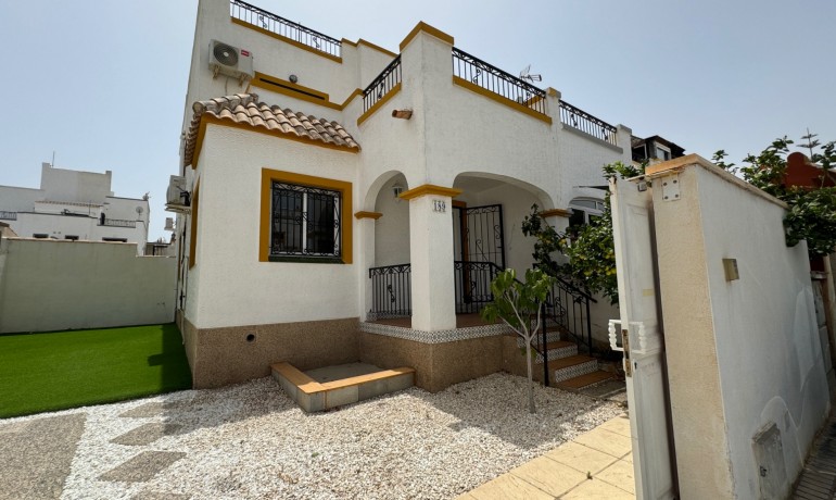 Herverkoop - Huis - Viervoudig -
Orihuela Costa - Los Altos