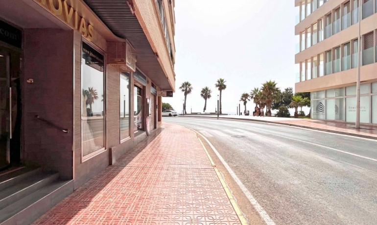 Sale - Commercial -
Torrevieja - Playa del Cura